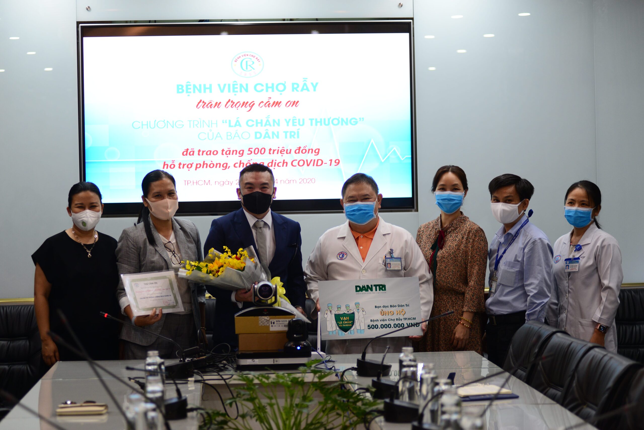 Chiến dịch “Vạn lá chắn yêu thương”!