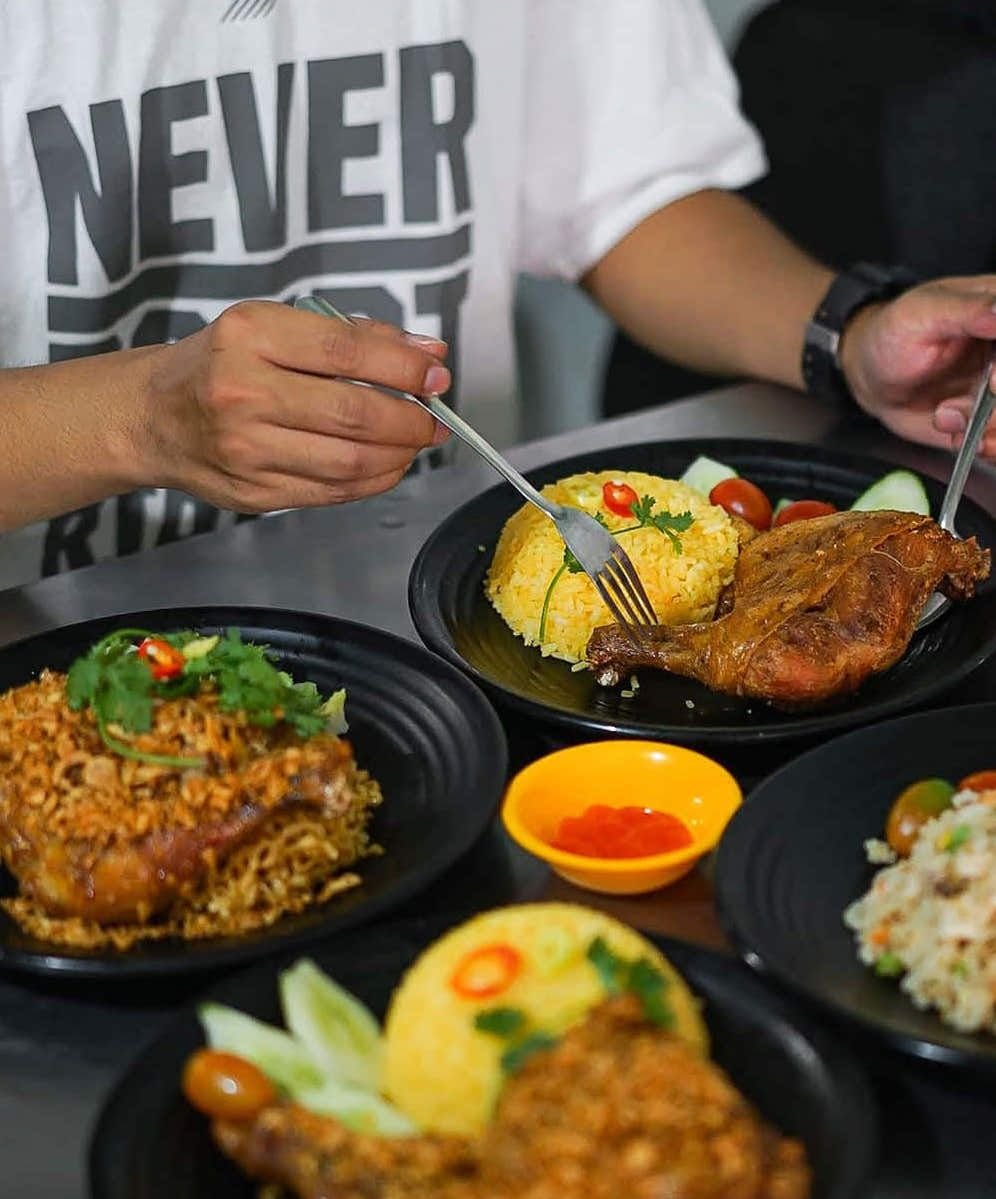  Cơm Gà Xối Mỡ 142: Mở Rộng Mạng Lưới và Chiến Lược Nhượng Quyền
