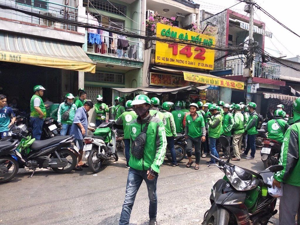  Cơm Gà Xối Mỡ 142: Mở Rộng Mạng Lưới và Chiến Lược Nhượng Quyền