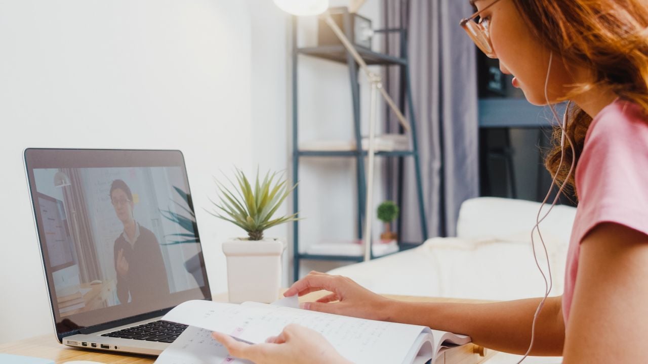  Chuyển đổi số trong giáo dục: Lợi ích và thách thức
