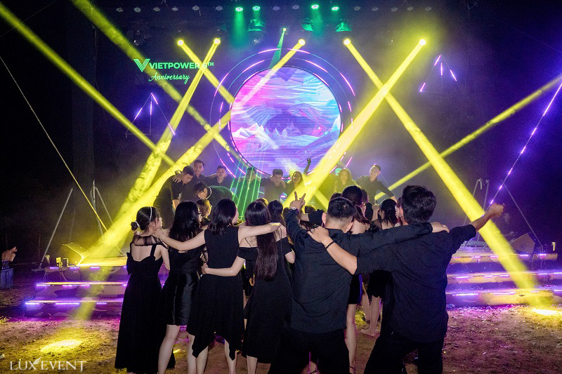  Ý tưởng Gala Dinner Độc Đáo và Ấn Tượng để Tổ Chức Đêm Tiệc Thành Công