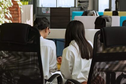 Xây dựng và Phát triển Agency: Những Quyết Định Chiến Lược và Vấn Đề Quản Lý