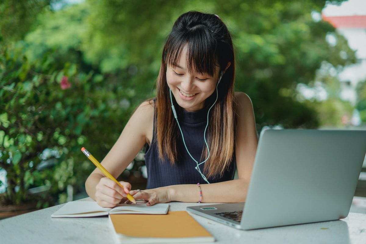 Quảng cáo âm thanh: Sức mạnh tiếp cận khách hàng trong thời đại "bội thực" quảng cáo