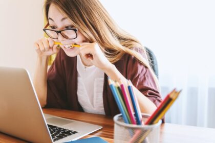 Ngành Thương Mại Điện Tử: Tổng Quan, Kỹ Năng Cần Thiết và Môi Trường Làm Việc