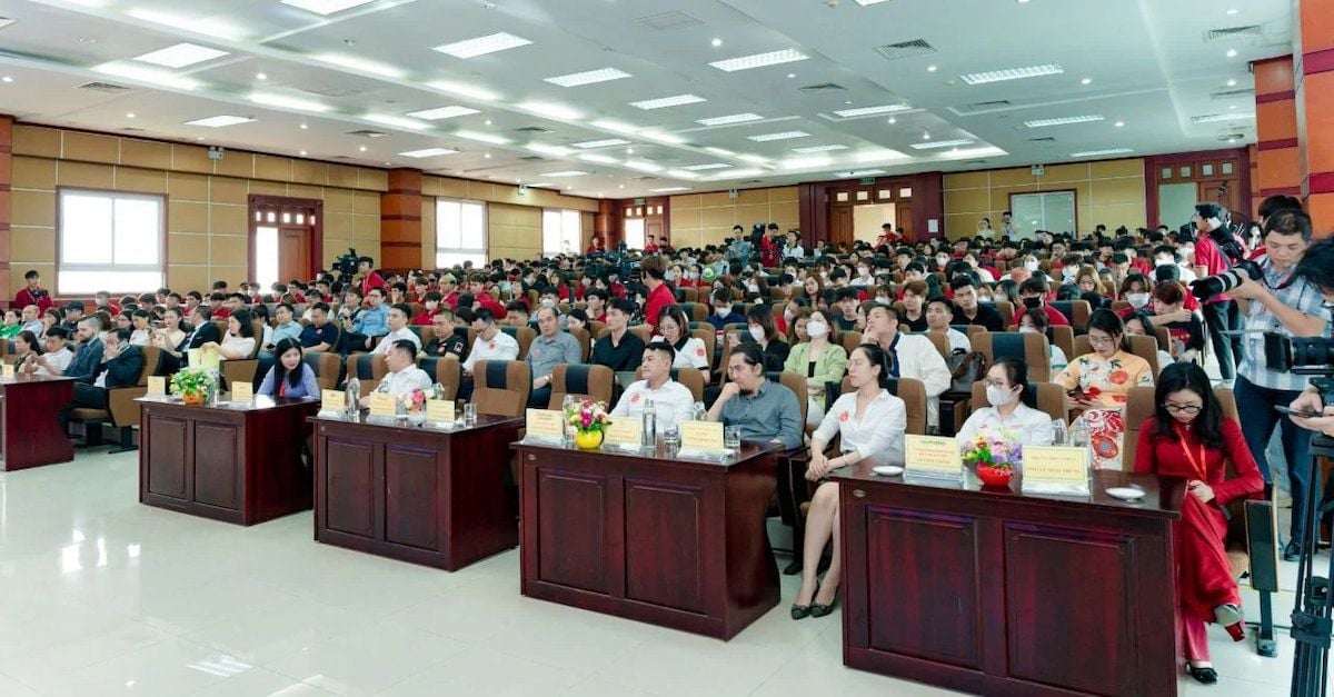  ACCESSTRADE tham gia Ngày hội việc làm VTV College, khẳng định tiềm năng nghề KOC