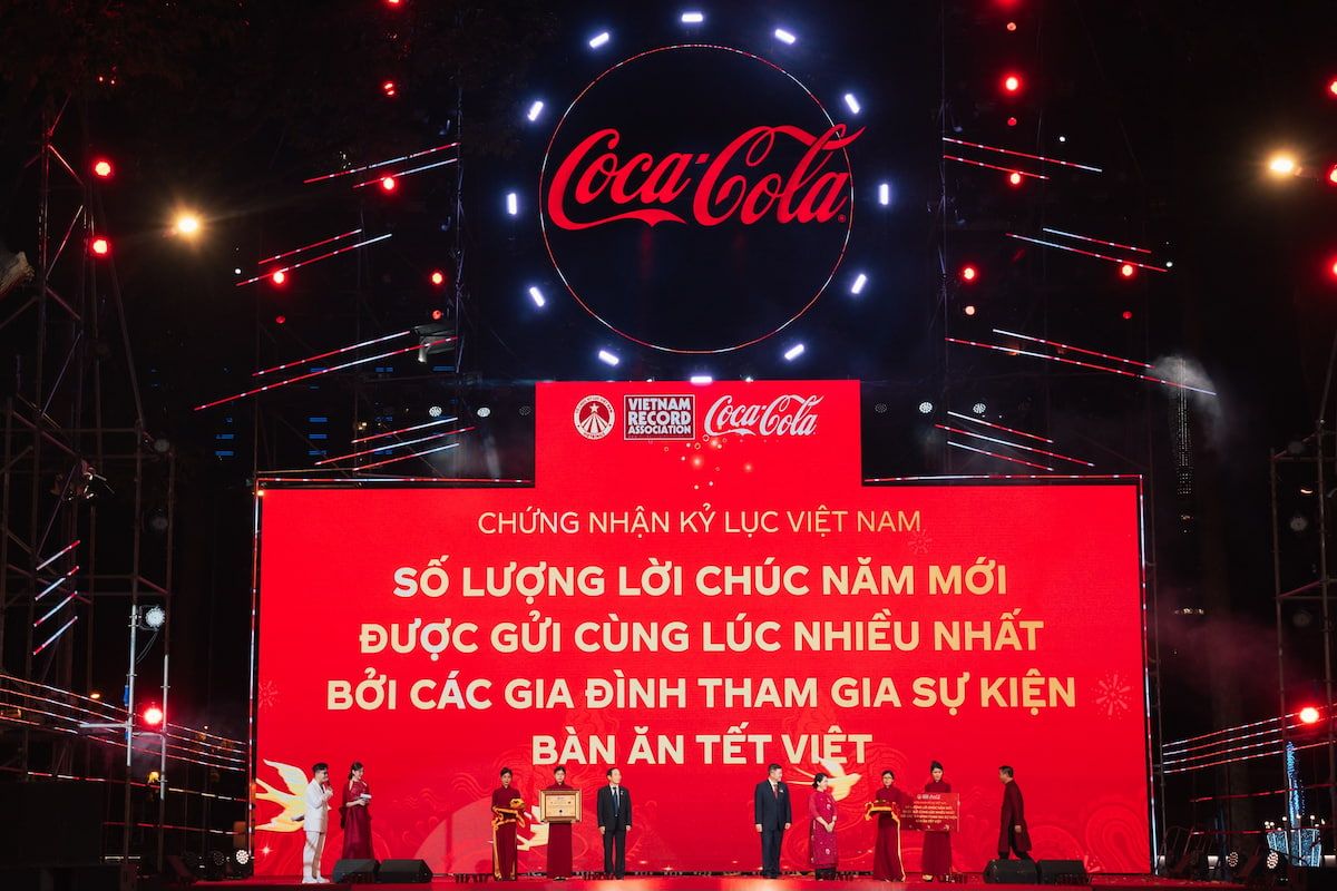  Bàn Tiệc Tết Diệu Kỳ: Coca-Cola Đánh Dấu 30 Năm Đồng Hành Cùng Tết Việt