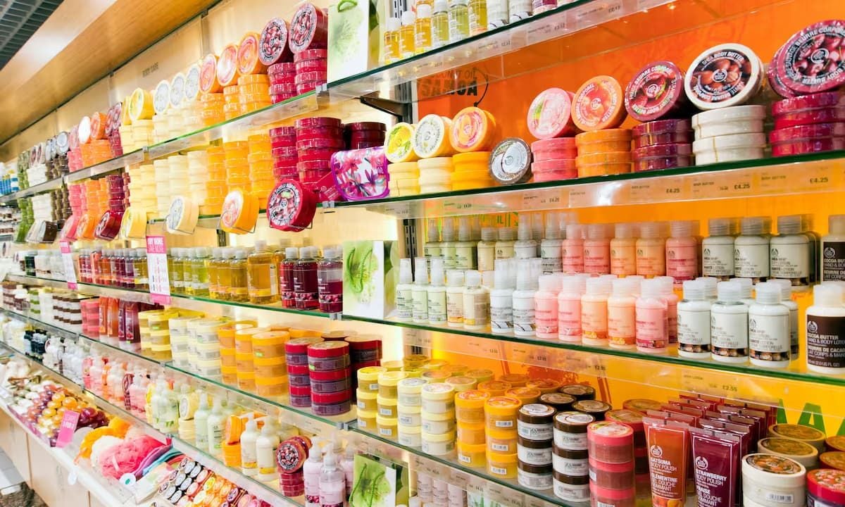  The Body Shop: Biến cố phá sản tại Anh và tương lai không chắc chắn