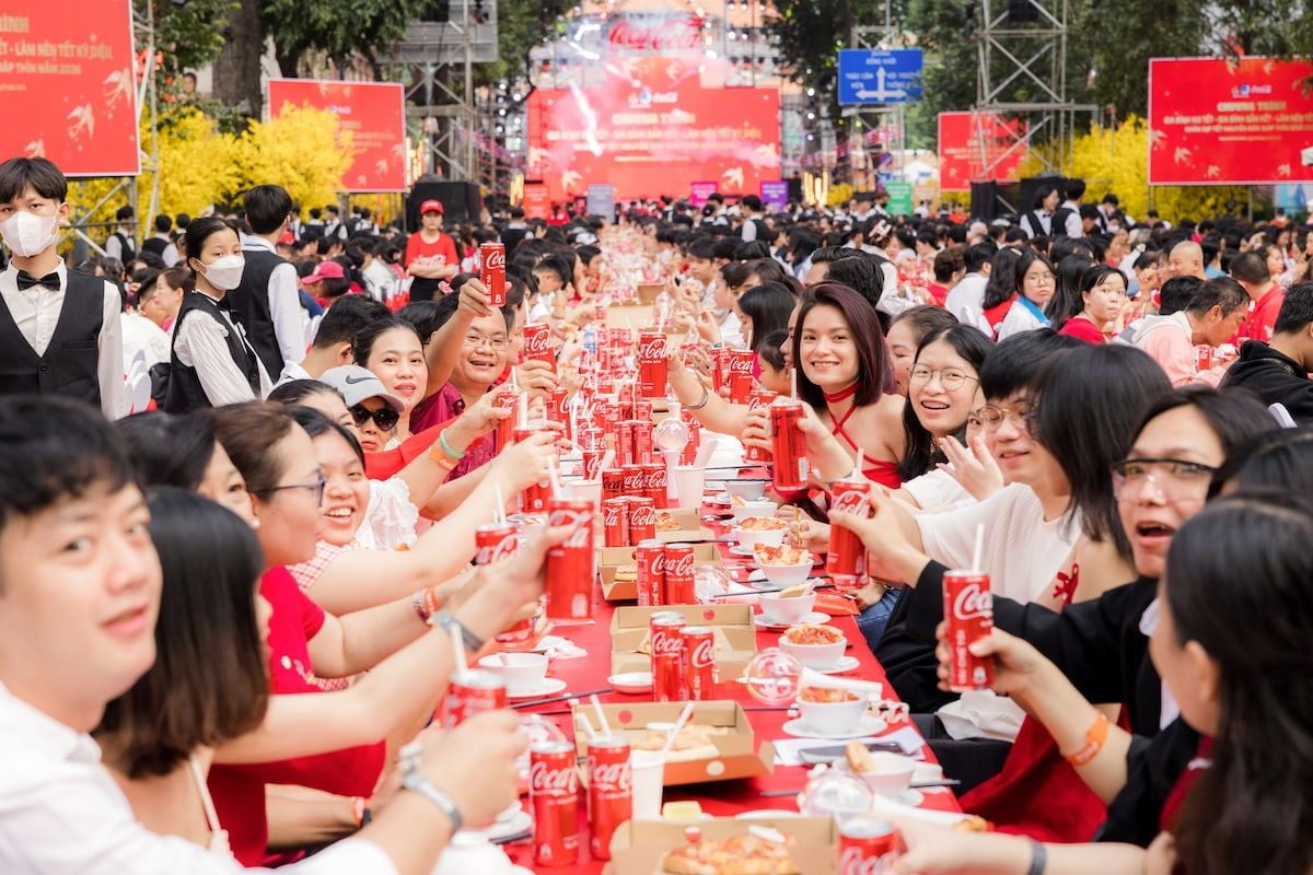  Chiến lược Marketing Độc đáo của Coca-Cola trong Sự kiện "Bàn Tiệc Tết Diệu Kỳ"