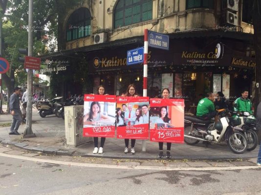  Quảng cáo ngoài trời: Hướng dẫn toàn diện về các loại hình và hiệu quả