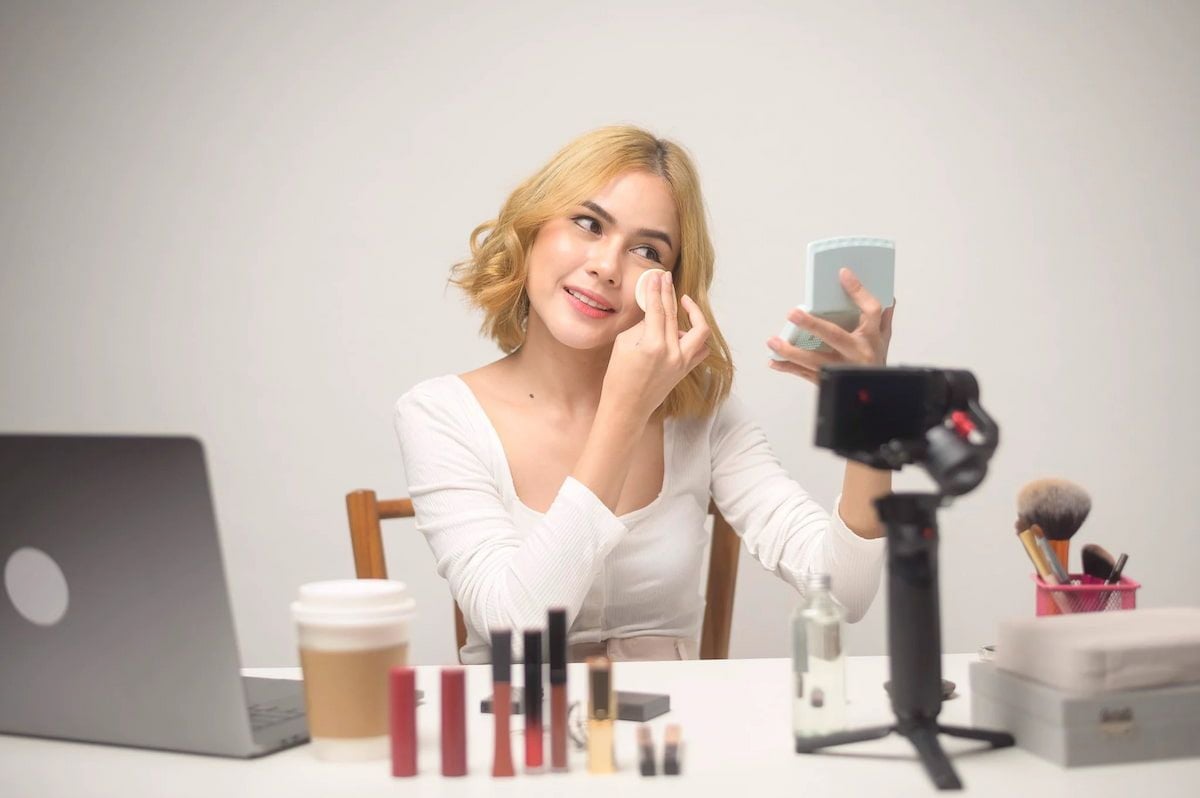  Bí quyết thu hút khách hàng bằng nội dung Facebook và Instagram Live