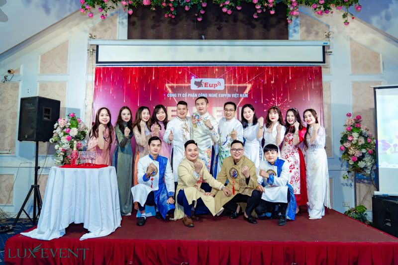  Quy trình Chi Tiết để Tổ Chức Tiệc Year End Party Thành Công
