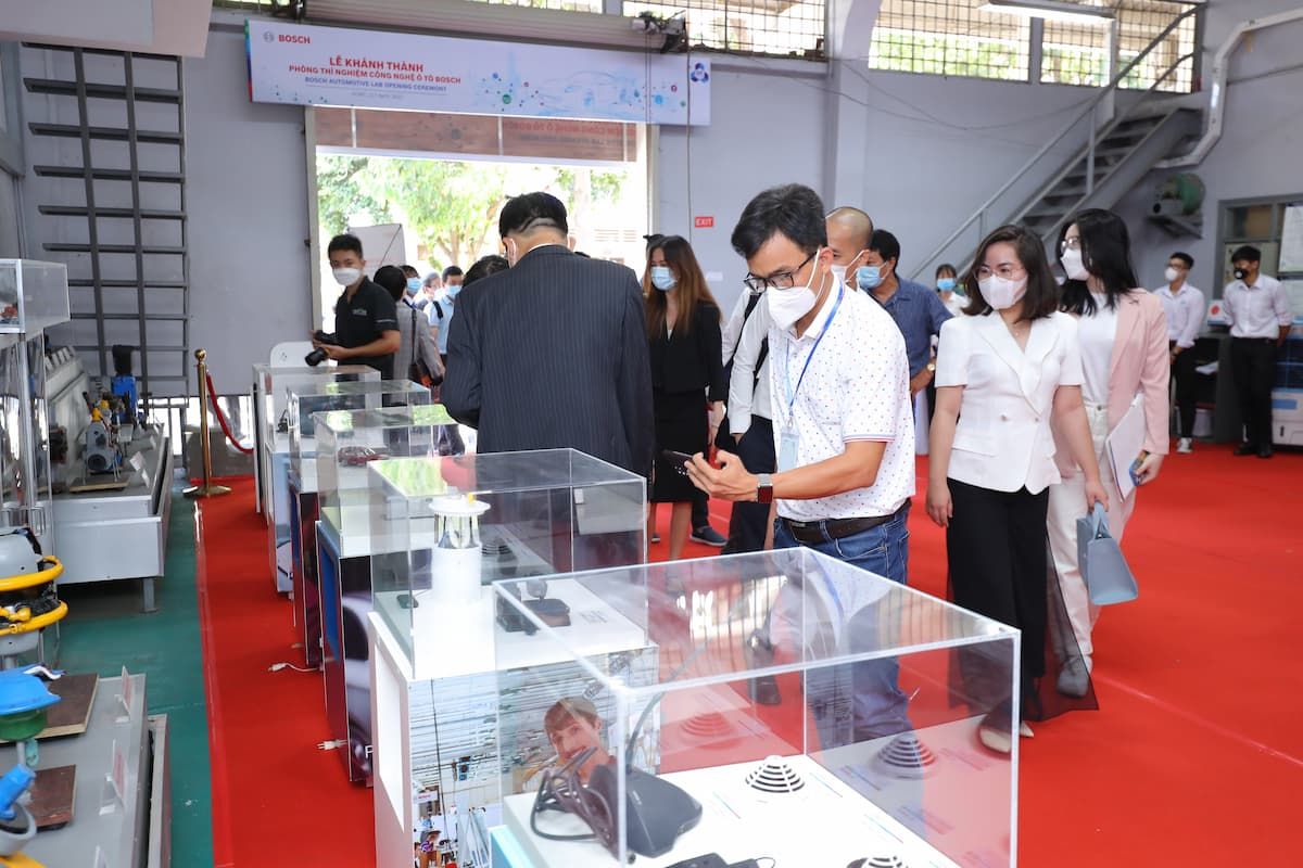  Hợp tác giữa Bosch Việt Nam và Đại học Bách Khoa TP.HCM thúc đẩy giáo dục công nghệ ô tô