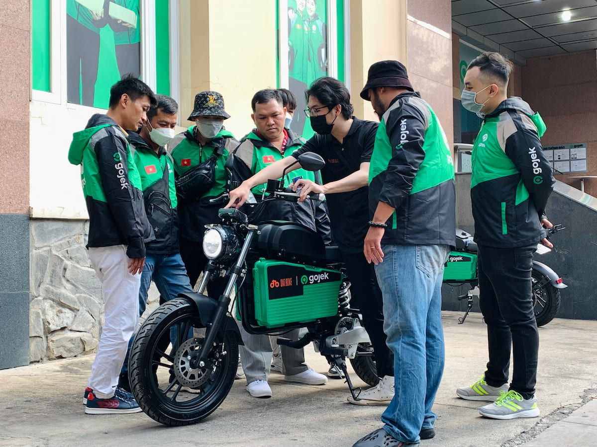  Gojek và Dat Bike hợp tác thí điểm xe máy điện cho dịch vụ gọi xe công nghệ