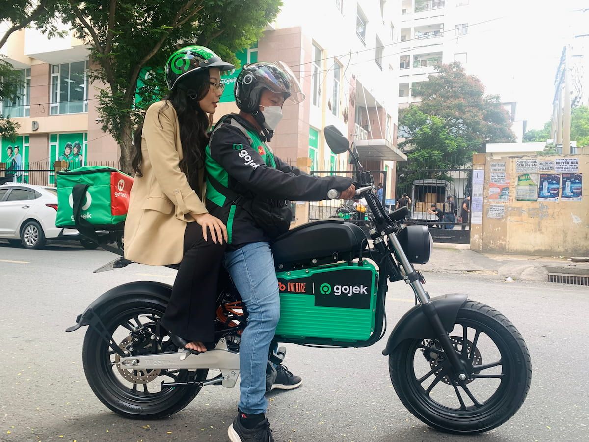  Gojek và Dat Bike hợp tác thí điểm xe máy điện cho dịch vụ gọi xe công nghệ