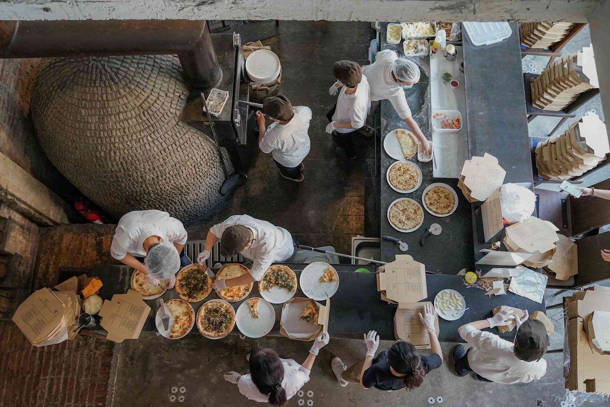  Pizza 4P's: Bài học thành công từ ngách mới và quản lý chuỗi đỉnh cao